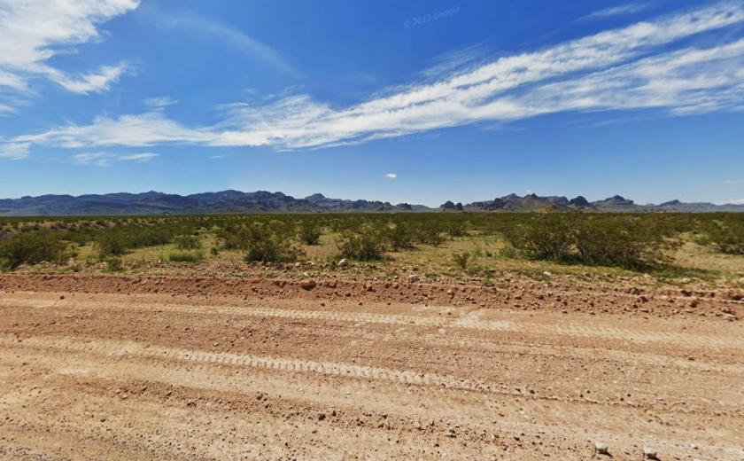  2.35 Acres for Sale in Golden Valley, Arizona