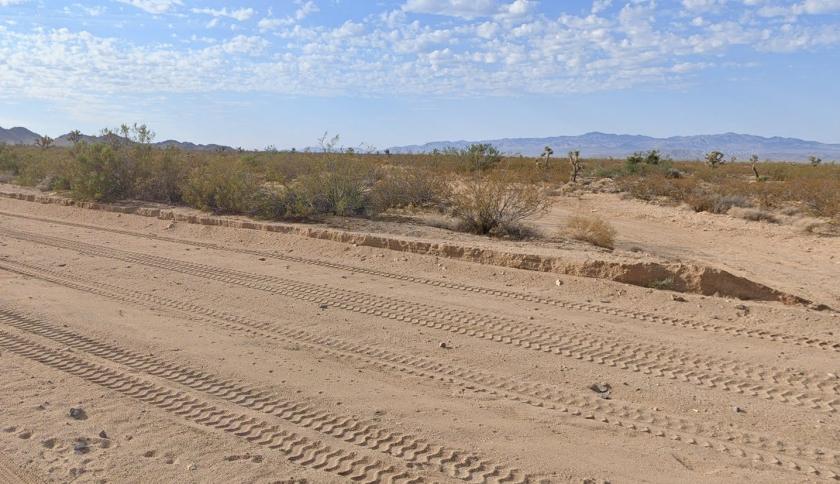 2.35 Acres for Sale in Yucca, Arizona
