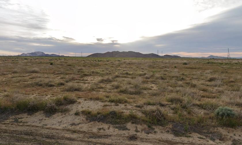 5.70 Acres for Sale in Rosamond, California