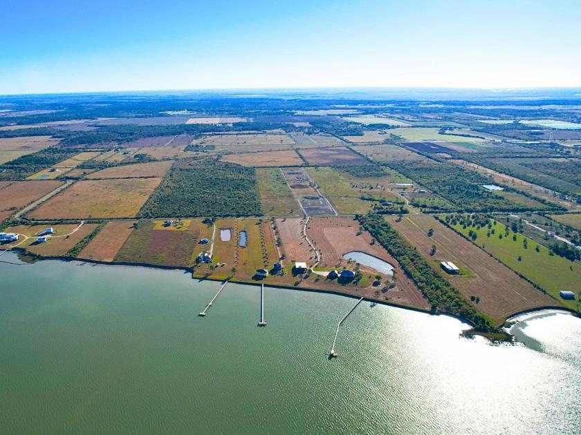 1.3369 Acres for Sale in Anahuac, Texas