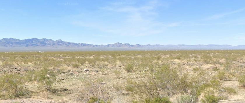 2.35 Acres for Sale in Golden Valley, Arizona