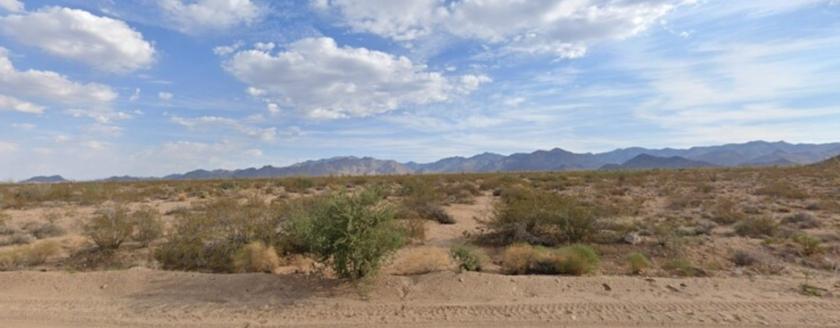 1.03 Acres for Sale in Sun Valley, Arizona