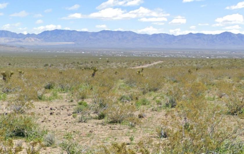 2.35 Acres for Sale in Golden Valley, Arizona