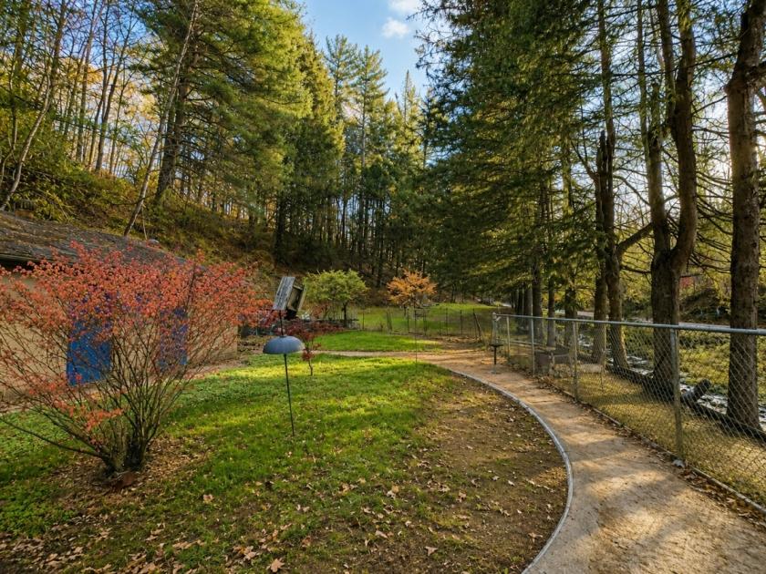 Investor’s Special: 2-Bed Home + 800sqft Pool House on 3.58 Acres in West Virginia