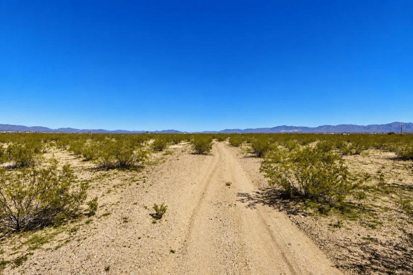 2.21 Acres for Sale in Golden Valley, Arizona