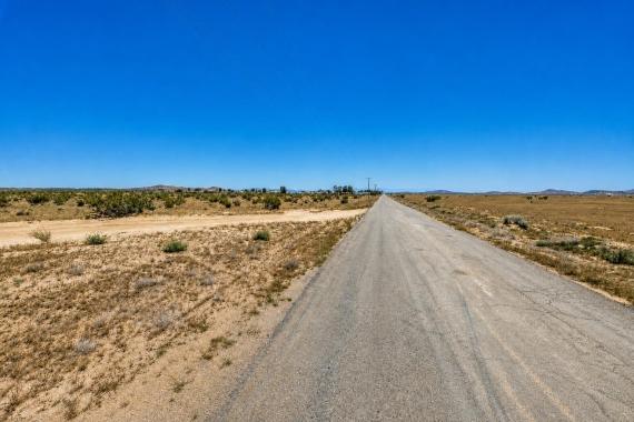 California City, CA Land for Sale: 1.25 Acres with Dirt Road